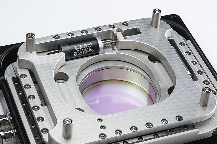 Borstelloze motoren in multispot-optiek voor lasersolderen en lassen