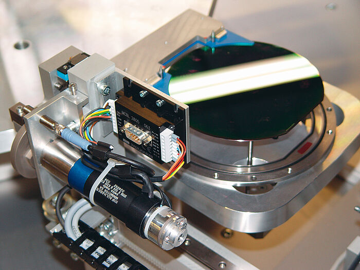 Brushless motors in drive for the processing of wafers