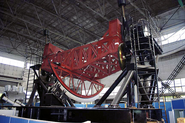 Stappenmotoren in gigantische telescopen voor positioneringssysteem voor optische vezels